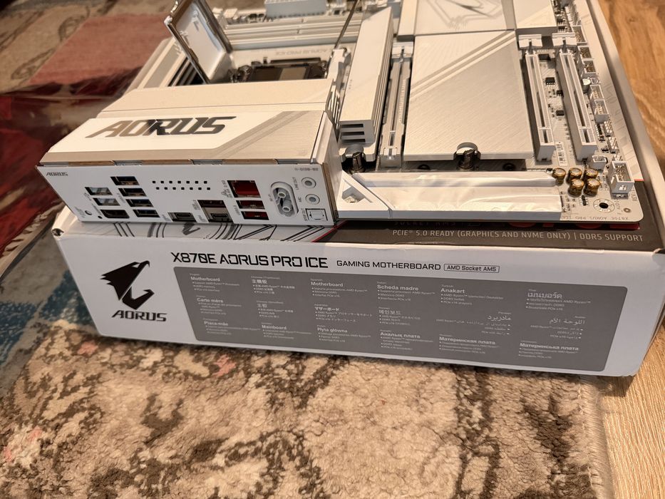 Vand Placă de bază Gigabyte X870E AORUS PRO ICE – Premium White Build – Impecabilă in garantie