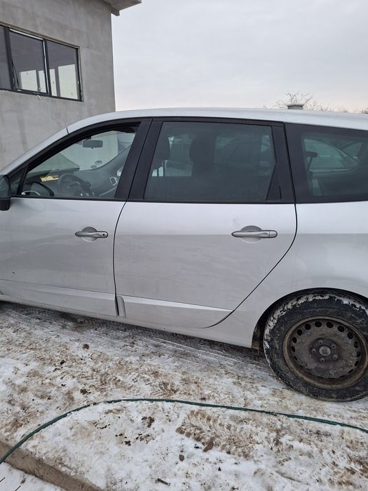 Dezmembrez renault scenic 1.4 tce