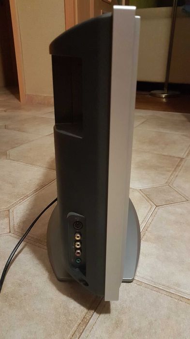 Продавам LCD телевизор SONY BRAVIA - 32 инча.