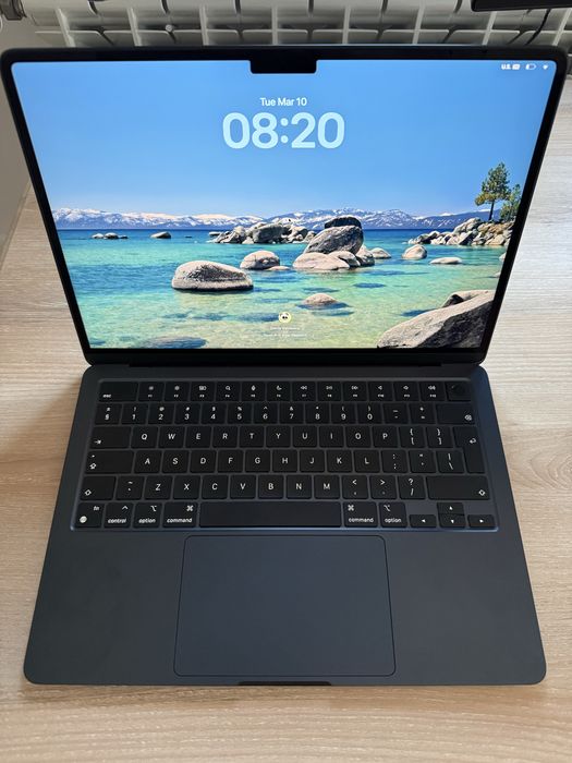 NOU* MacBook Air M2 16GB RAM 256GB SSD