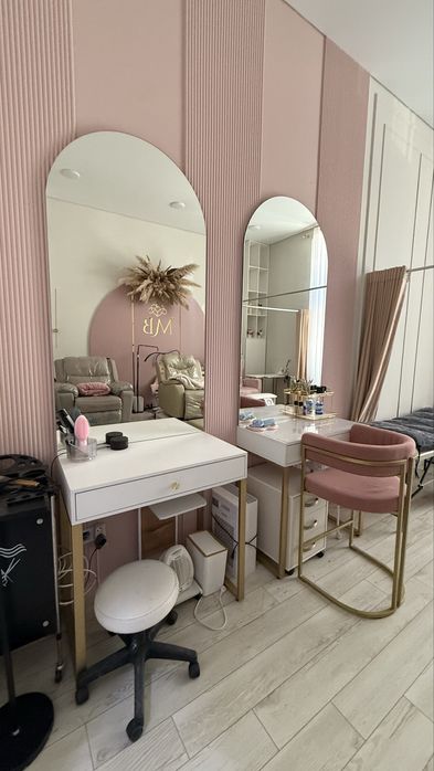 Продам столики для визажиста