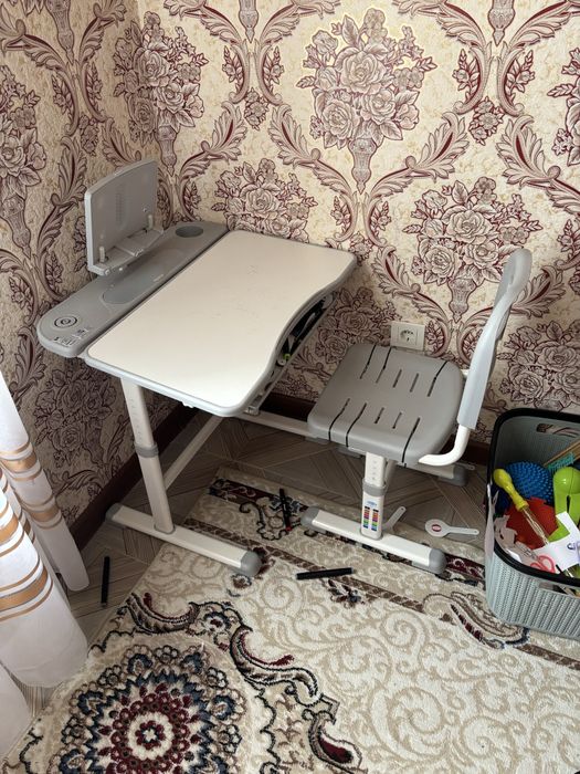 Детская парта со стулом
