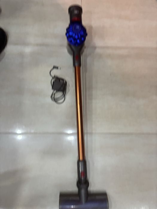Aspirator dyson v7 maisna +incarcator + perie motoriztaa