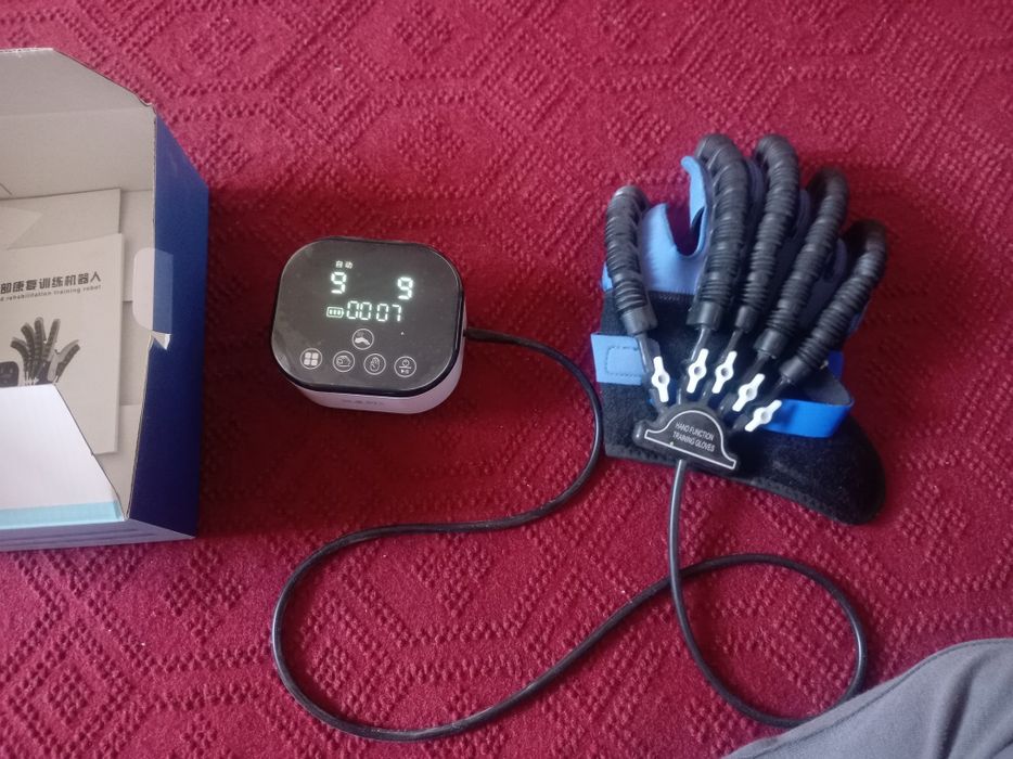 Робирт перчатка унг кул.Масажни матрас