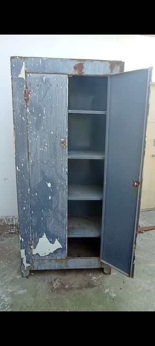 Продается металлический шкаф