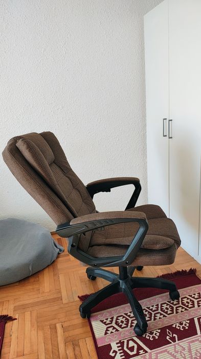Vând scaun de birou.