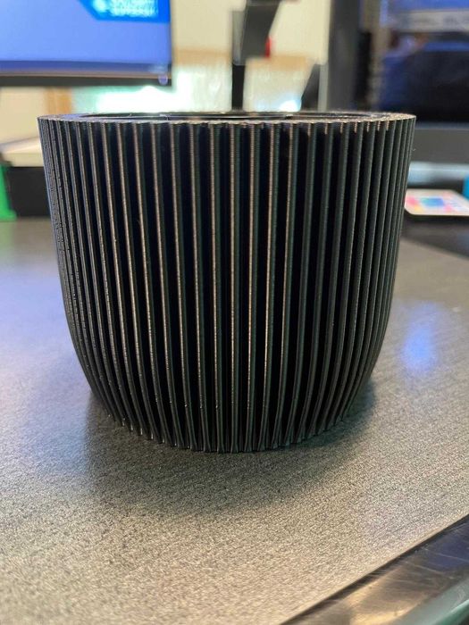 Design modern suport creioane si pixuri pentru birou