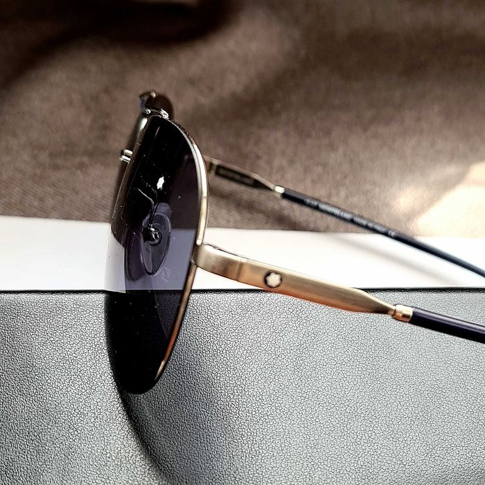 Солнцезащитные очки.