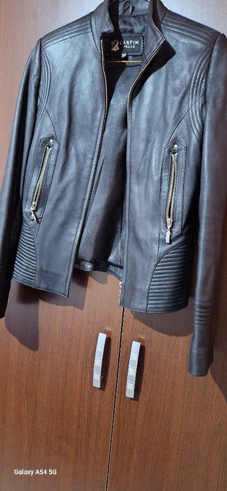 Дамско кожено яке от естествена кожа  отговаря на S-M