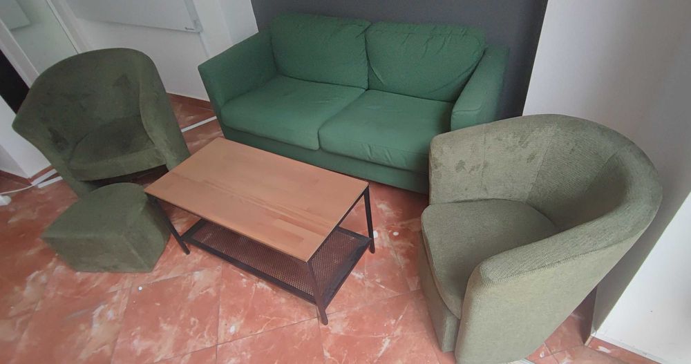 Комплект мебели – диван, 2 фотьойла и маса