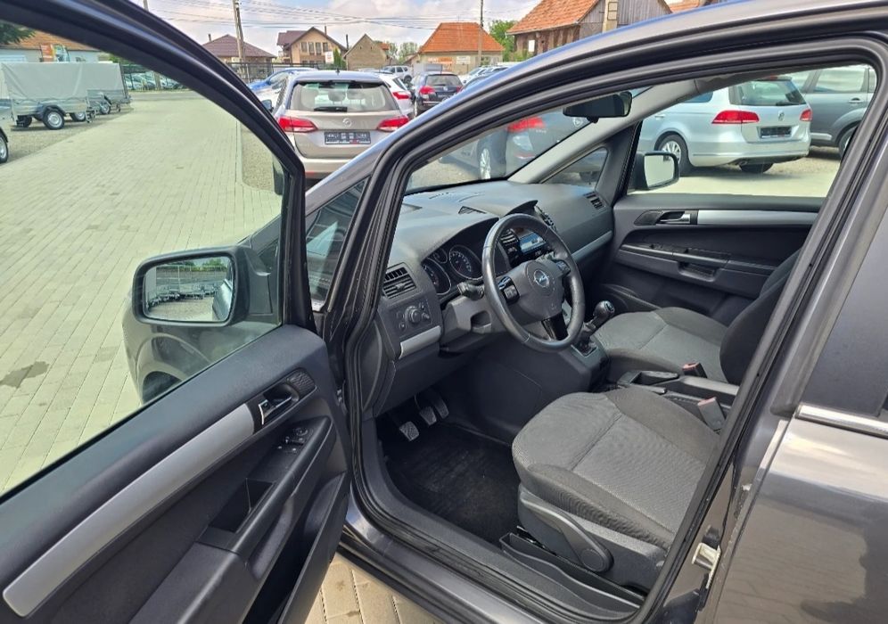 Zafira b Opel intretinut