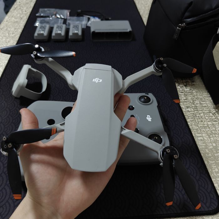 Продам DJI Mini 2 Fly More Combo