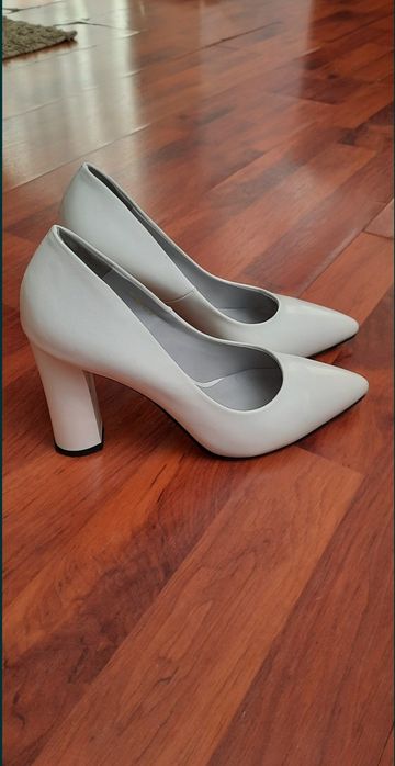 Белые туфли в отличном состоянии