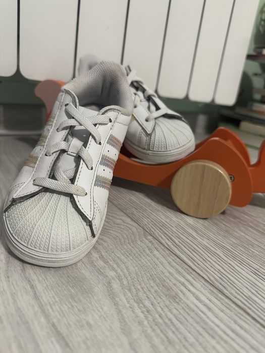 Adidas Superstar за момиче 26 1/2 номер