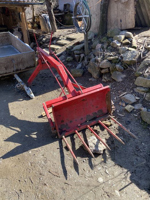 Incarcator in tiranti cu cupa pentru balastru si furca gunoi