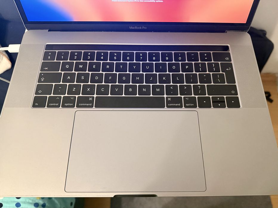 MacBook Pro, 15.4”, 16 GB RAM, video dedicat Radeon 4 GB, SSD 512 GB