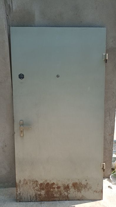 Продается дверь металическая!Б/У.