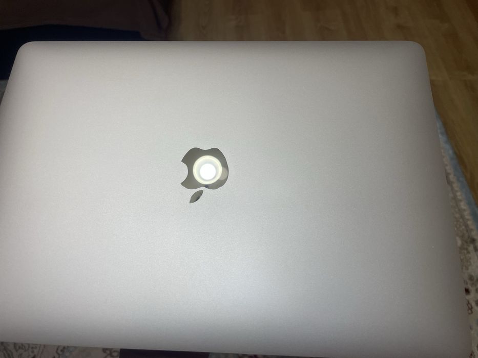 Продам MacBook Air 13