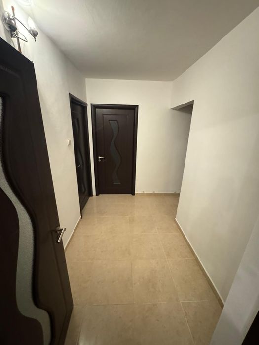 Vand apartament cu 4 camere zona Obcini