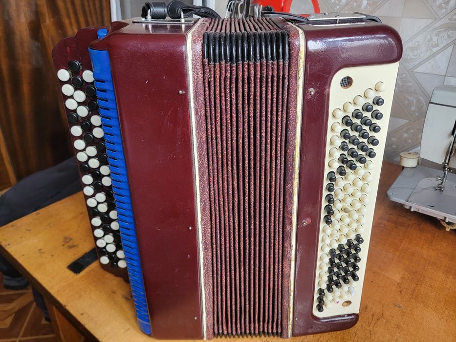 Баян. Продается.