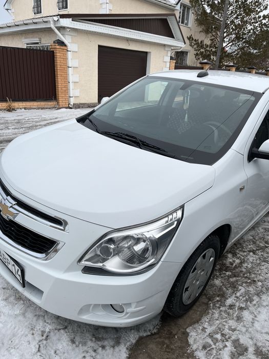 Продам машину кобальт