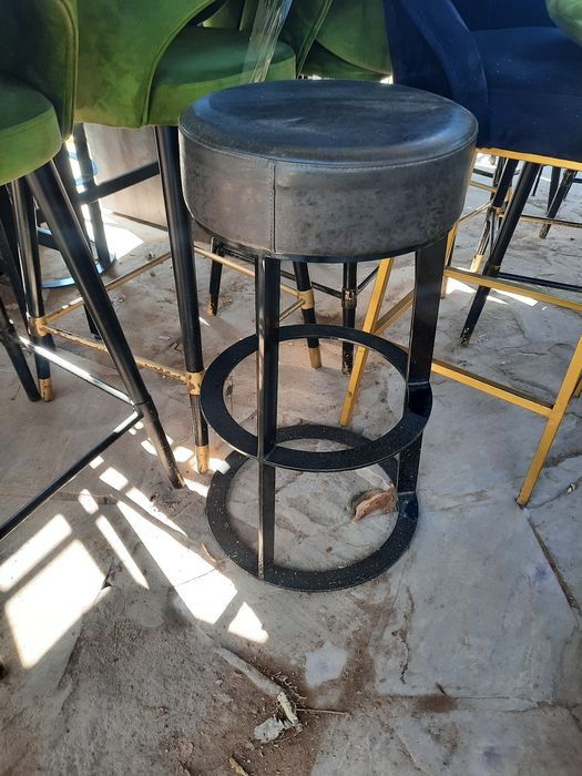 Стулья, столы для бара.