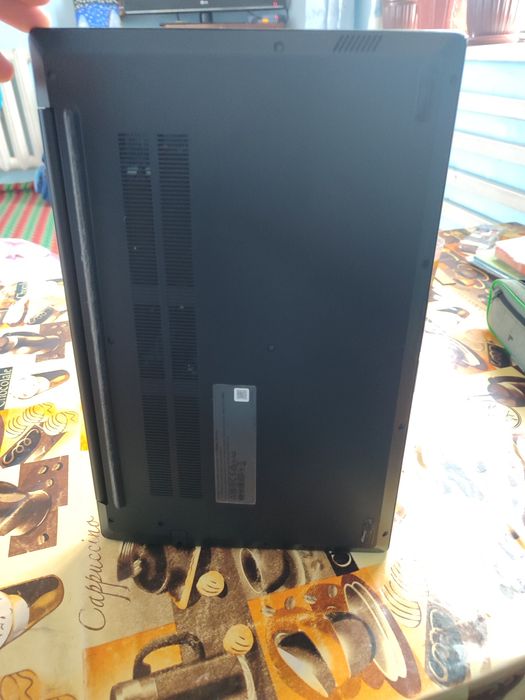 Lenovo notebook 8GB / 128GB 3.500 mln