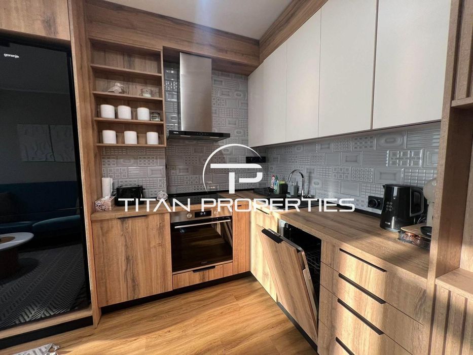 Дава се под наем Четиристаен апартамент в Варна, Център - 120 кв.м за 1500 € - Снимка #3