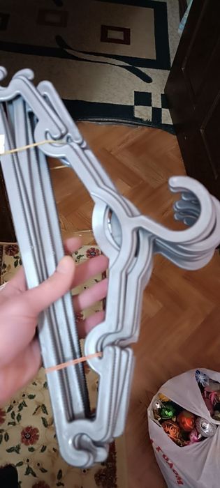 Продаются  вешалки  для одежды.