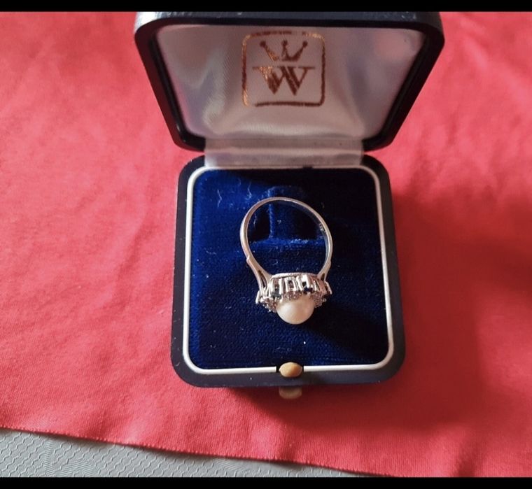 Inel cu perla Akoya , din aur alb 333 cu safire şi diamante