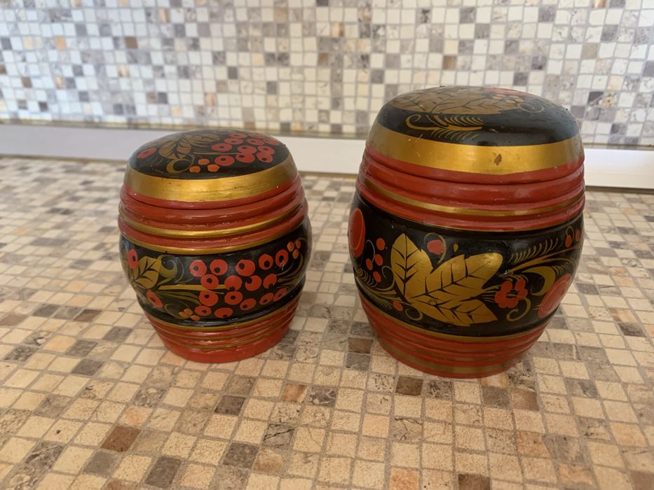 Хохлома от Русия. Има малки дефекти