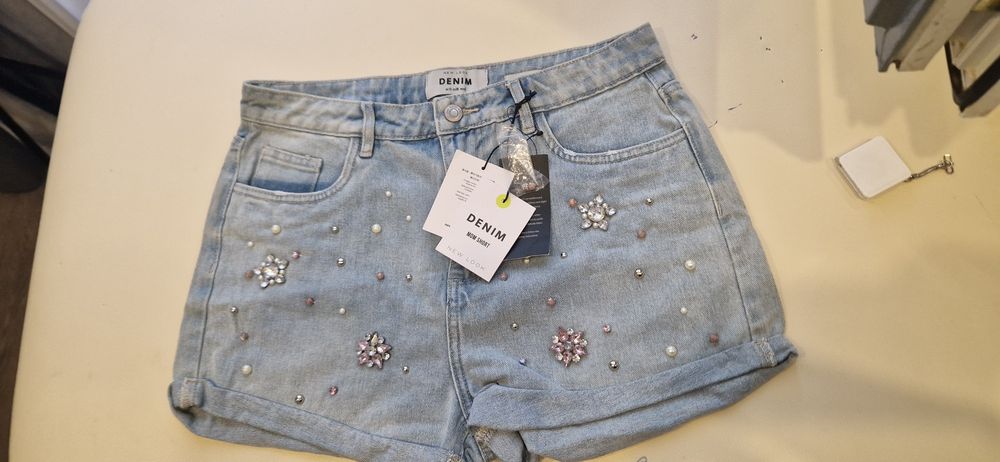 Vand pantaloni scurți de blugi eur38