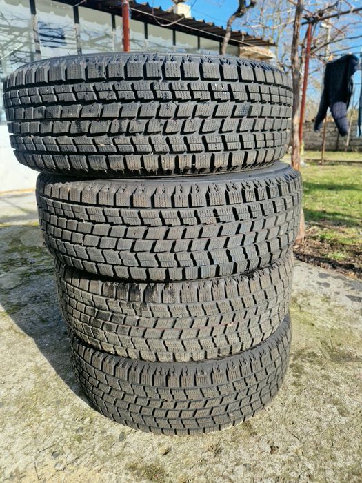 Зимни гуми 215/60/16