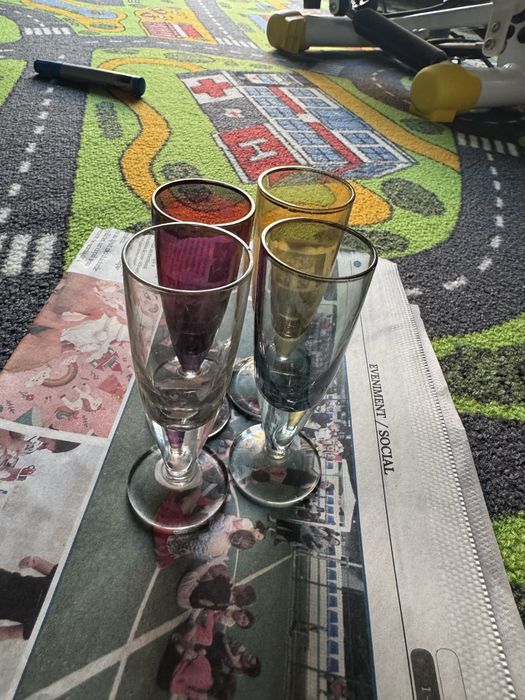 paharele de shot, colorate