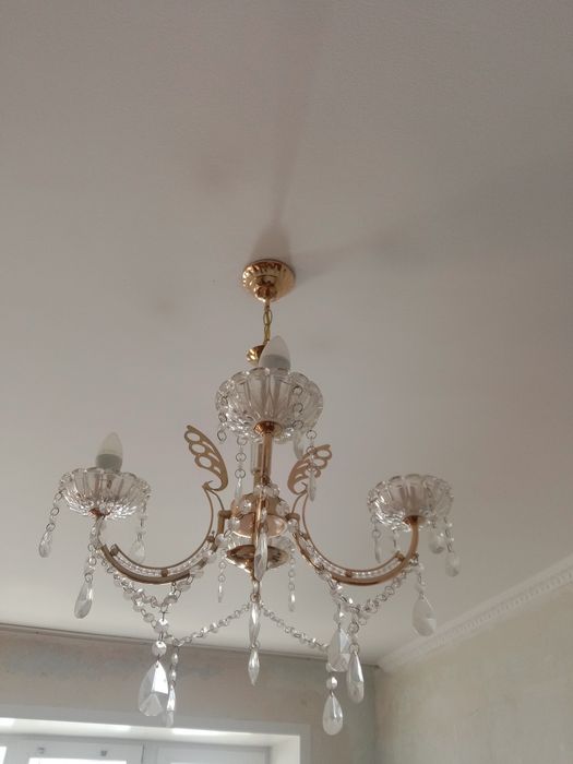 Продам люстры недорого