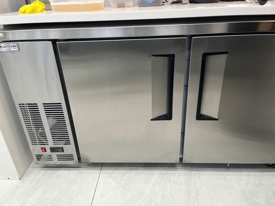 Холодильный стол