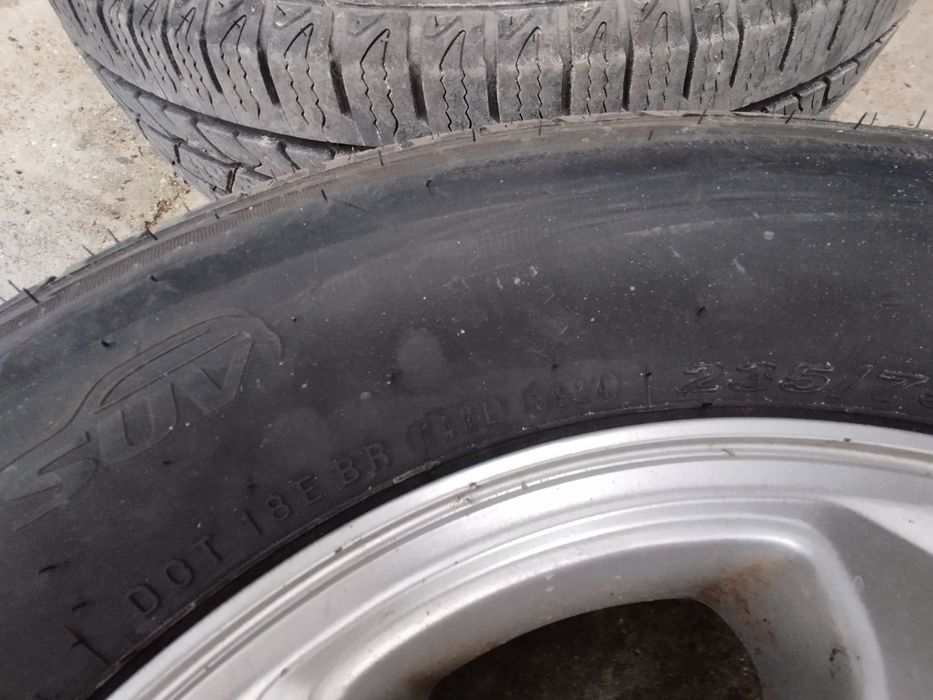 Гуми с джанти 235/75/16  все сезонни