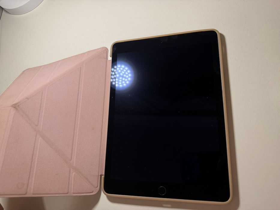 iPad Air 2 (Wi-Fi) модел A1567 - Space grey + ПОДАРЪК калъф