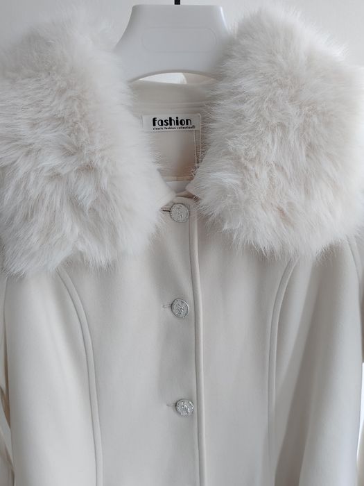 Пальто женское белое