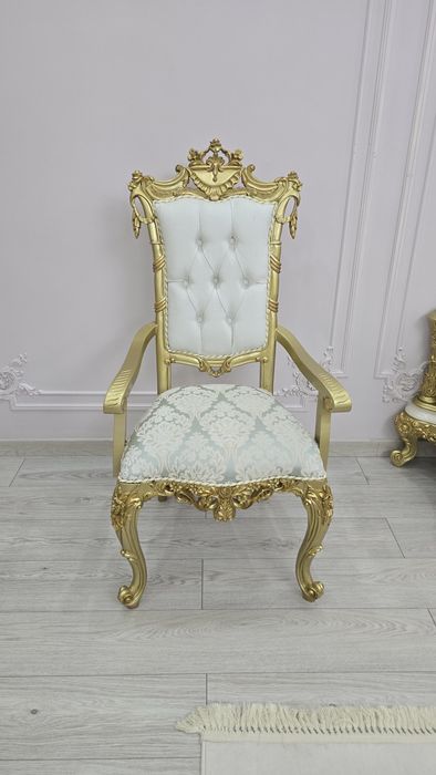 Стол со стульями