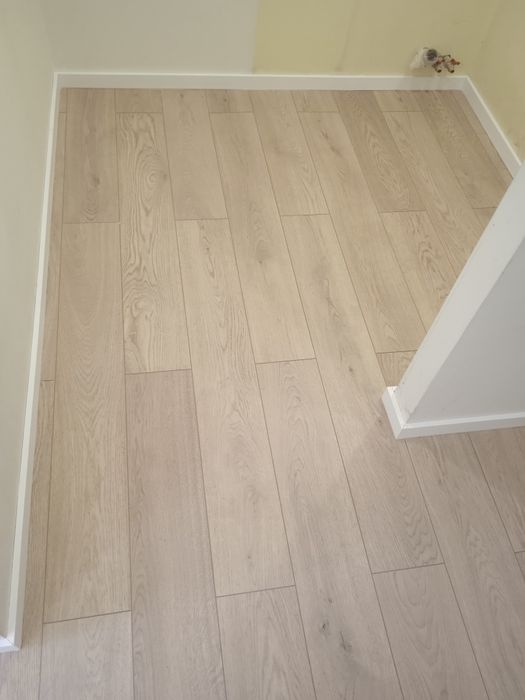 Укладка ламината,кварц венила и паркета.