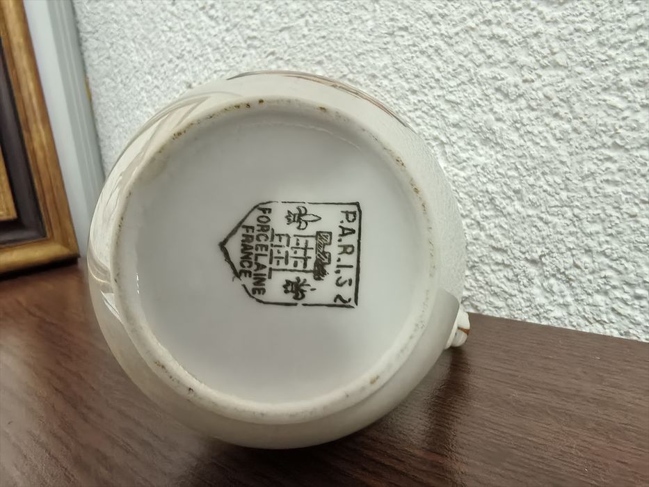 Колекционерски чайник и латиера