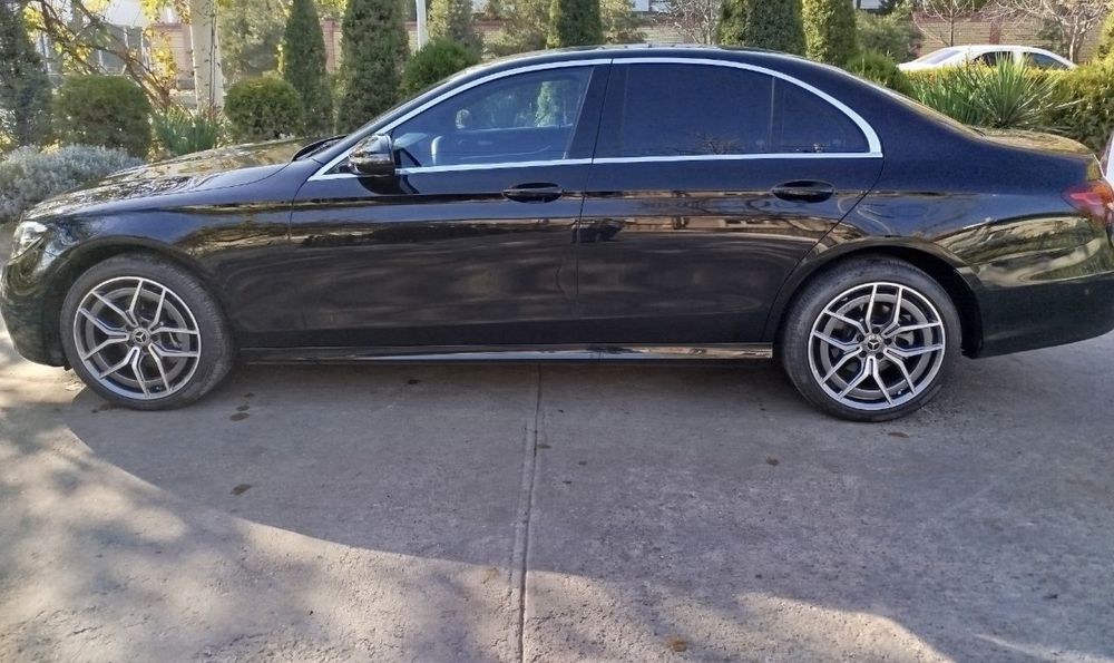Mercedes-Benz E200 W213 год 2020