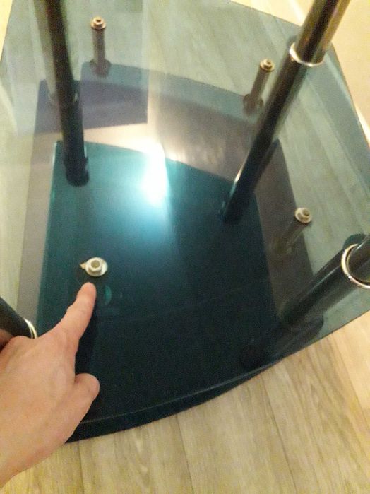 Тумбочка стеклянная для телевизора