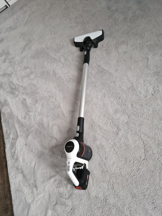 Vand aspirator Bosch Unlimited 6 cu 2 acumulatori