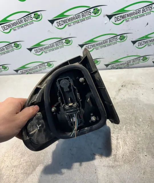 Lampa / Tripla stop dreapta pe aripa Renault Laguna 2000