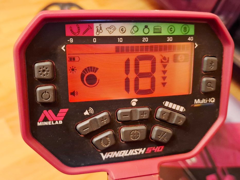 Detector de metale Minelab Vanquish 540, multifrecventa, MULTI-IQ