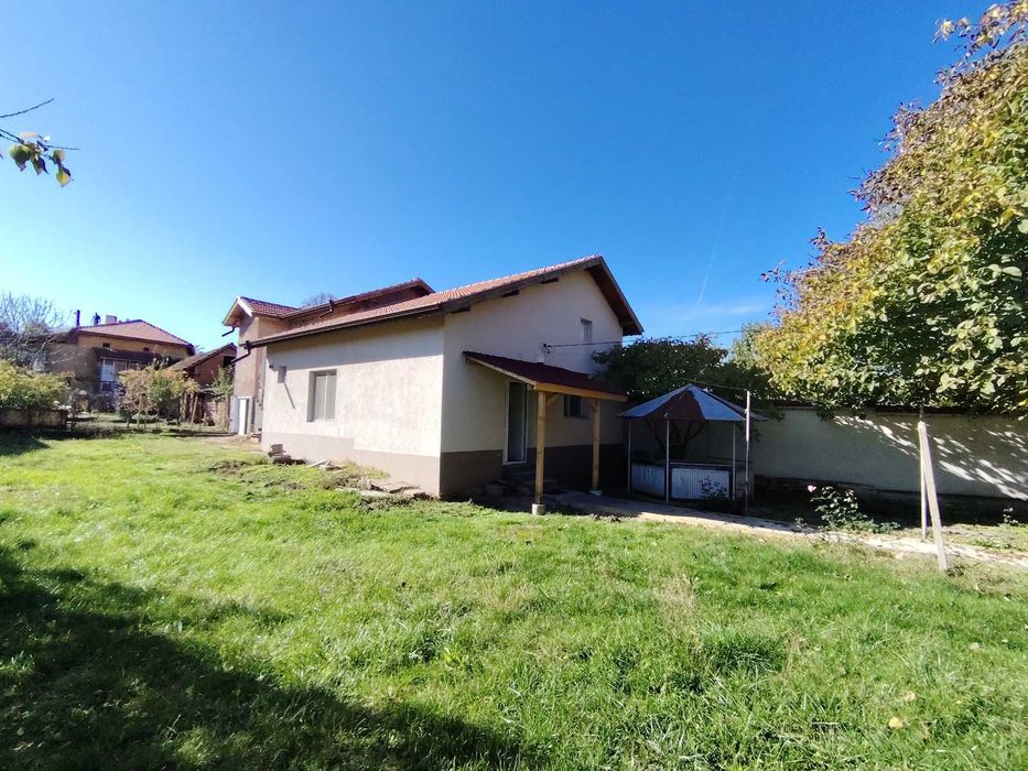 Нова къща в гр. Искър, обл. Плевен .