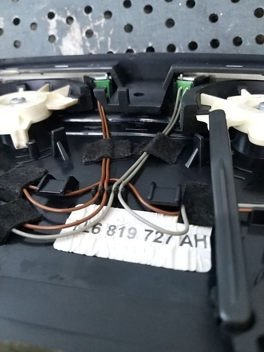 Grila ventilatie bord centrala vw touareg 7l 7l6819727ah