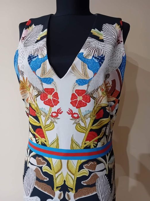 Елегантна дълга рокля с интересен принт на Forever Unique